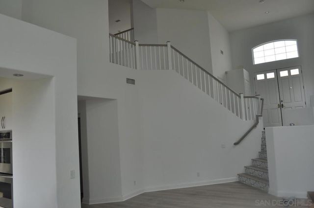 6135 Glenchester Row, La Jolla, CA 92037