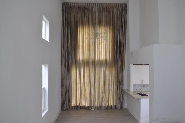 6135 Glenchester Row, La Jolla, CA 92037