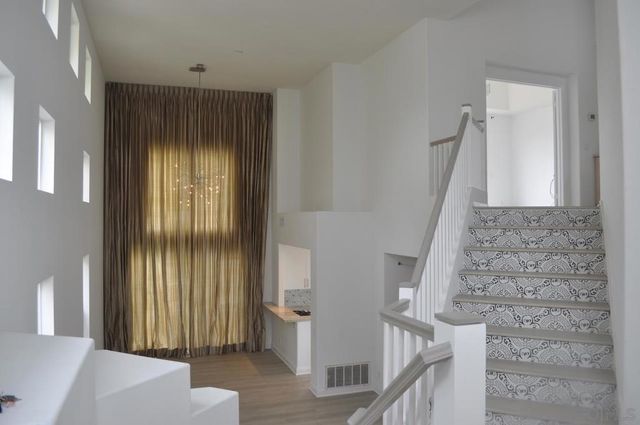 6135 Glenchester Row, La Jolla, CA 92037