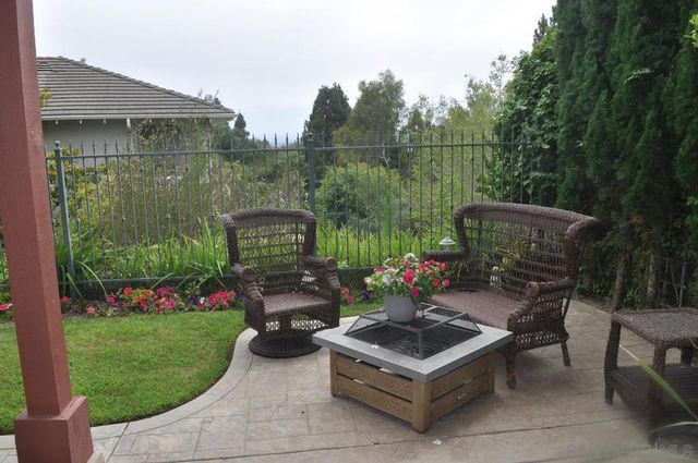 6135 Glenchester Row, La Jolla, CA 92037