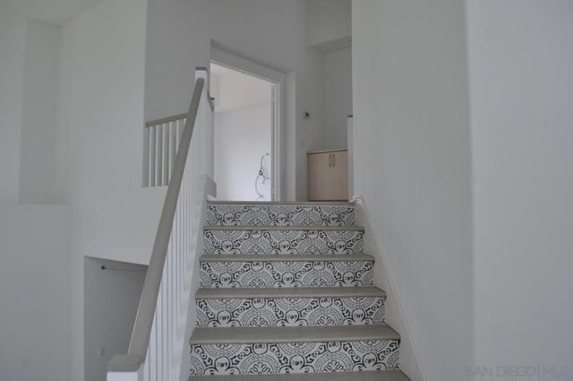 6135 Glenchester Row, La Jolla, CA 92037