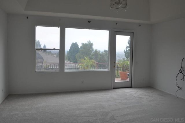 6135 Glenchester Row, La Jolla, CA 92037