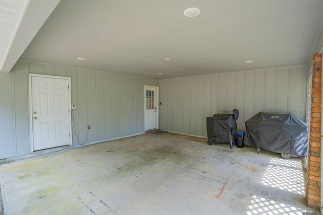 18122 Sharon Dr, Ponchatoula, LA 70454
