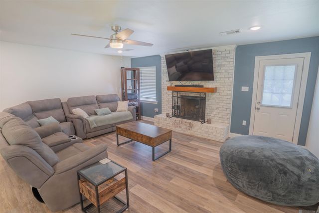 18122 Sharon Dr, Ponchatoula, LA 70454