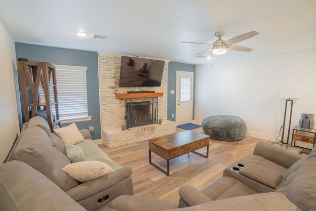 18122 Sharon Dr, Ponchatoula, LA 70454