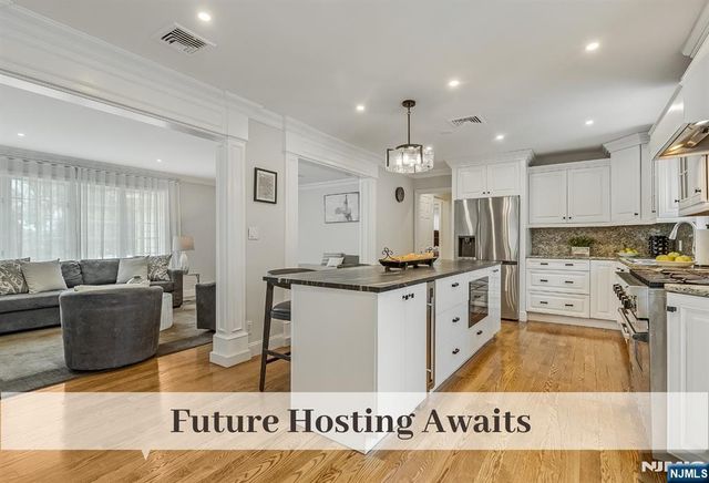 32 Brookside Drive, Upper Saddle River, NJ 07458