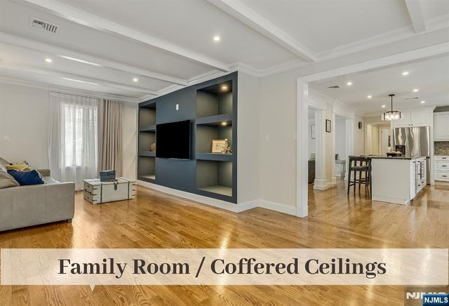 32 Brookside Drive, Upper Saddle River, NJ 07458