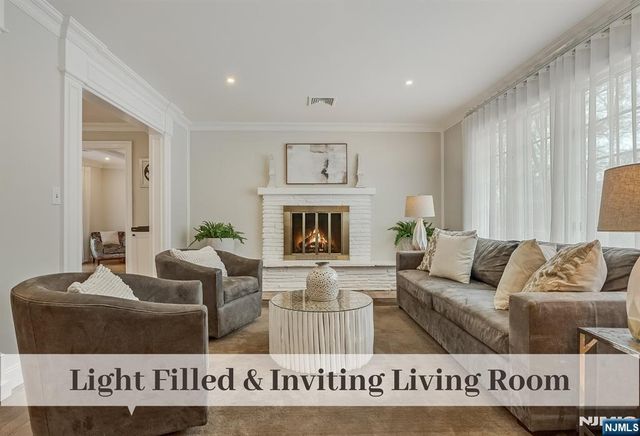 32 Brookside Drive, Upper Saddle River, NJ 07458