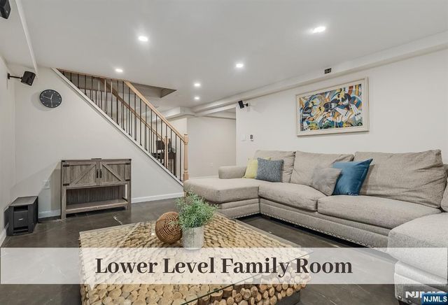 32 Brookside Drive, Upper Saddle River, NJ 07458