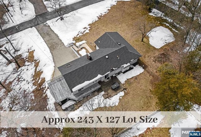 32 Brookside Drive, Upper Saddle River, NJ 07458