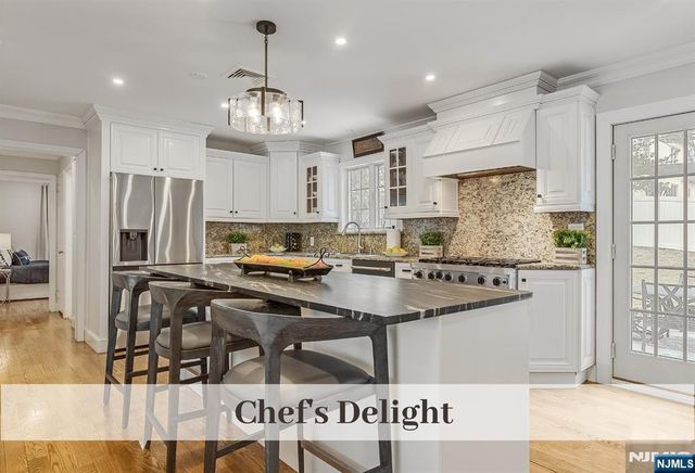 32 Brookside Drive, Upper Saddle River, NJ 07458