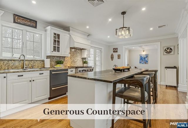 32 Brookside Drive, Upper Saddle River, NJ 07458