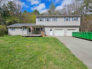 98 Cedarwood Terrace, Georgia, VT 05468