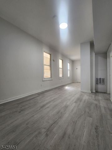 504 Bond St, Elizabeth City, NJ 07206
