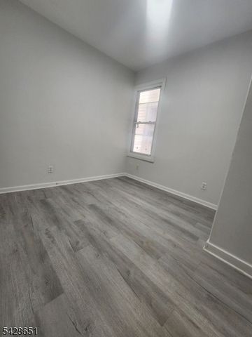 504 Bond St, Elizabeth City, NJ 07206