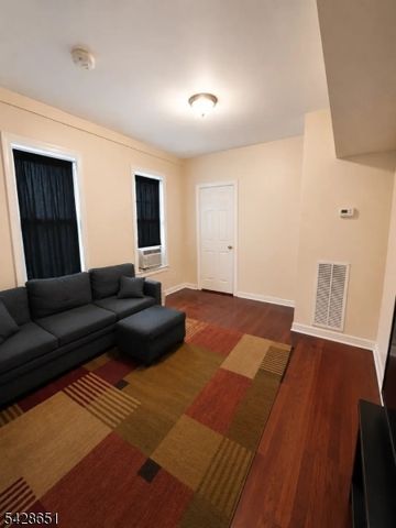 504 Bond St, Elizabeth City, NJ 07206