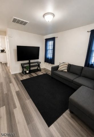 504 Bond St, Elizabeth City, NJ 07206