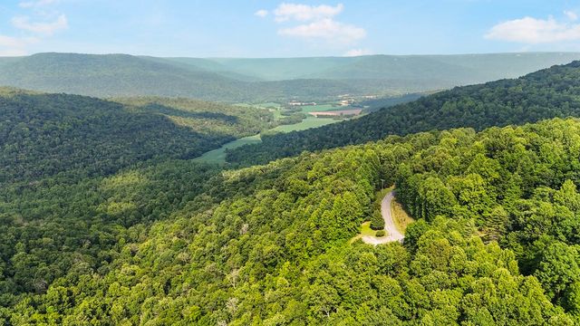 2875 Stage Coach Rd, Sewanee, TN 37375