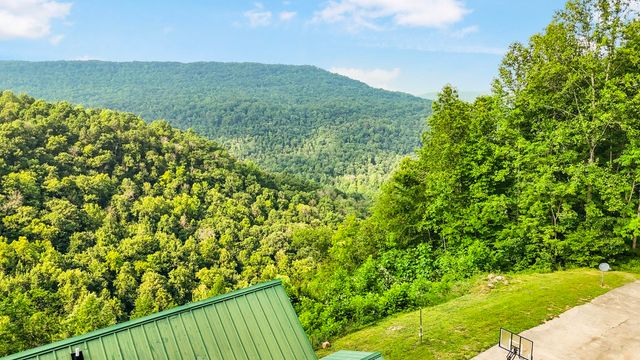 2875 Stage Coach Rd, Sewanee, TN 37375