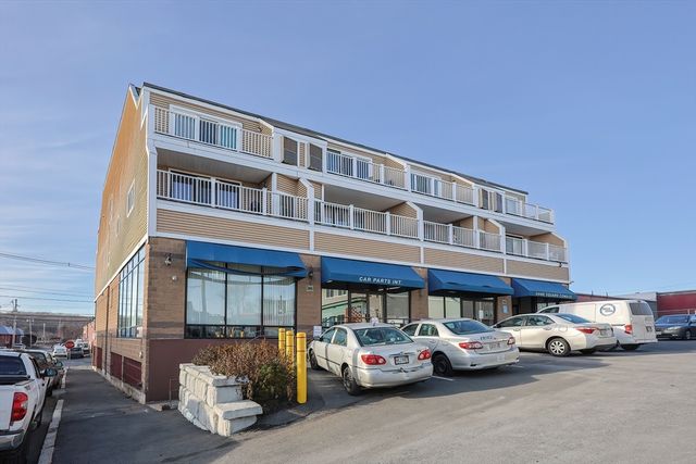 348 Rantoul Street 202, Beverly, MA 01915