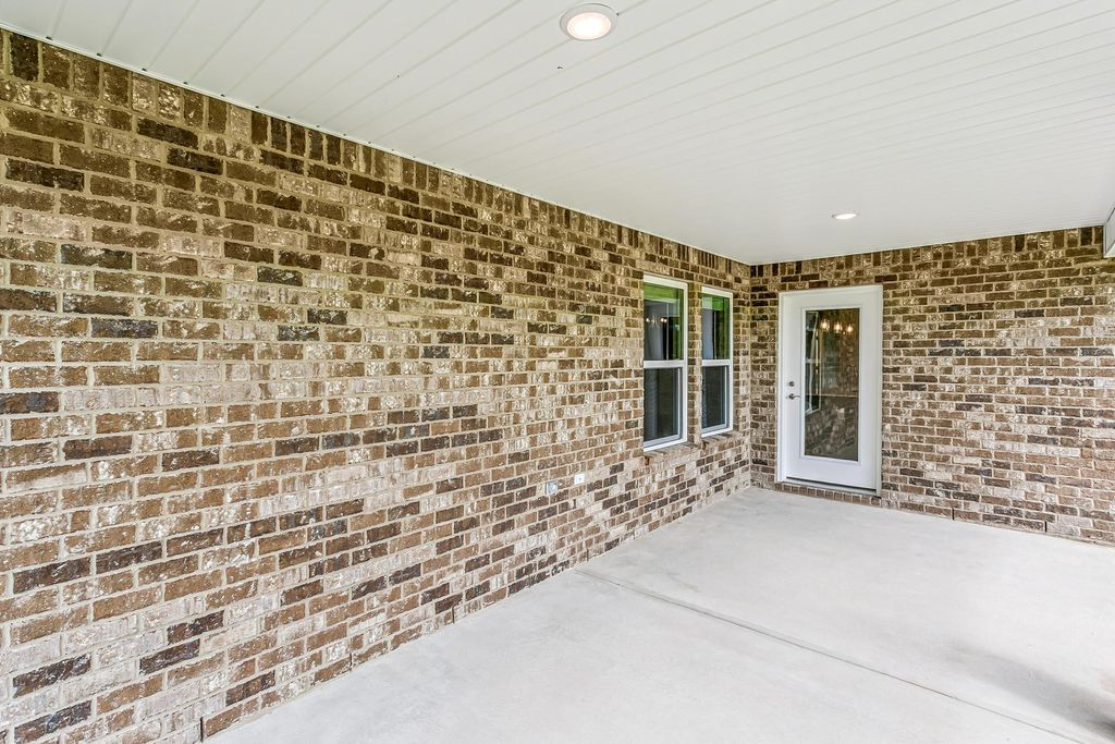 Image 29 of property listing at 6665 Prosperity Lane, Milton, FL 32570
