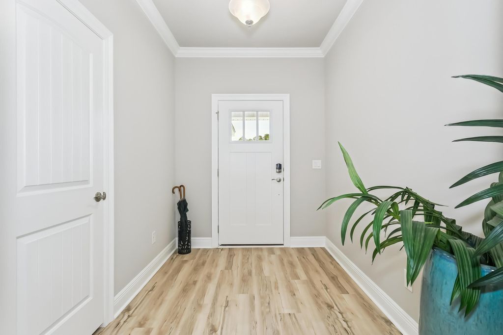 Image 6 of property listing at 6665 Prosperity Lane, Milton, FL 32570