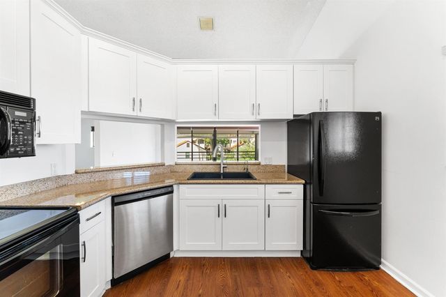 18 Vía De Casas Sur 205, Boynton Beach, FL 33426
