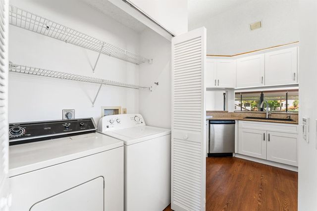 18 Vía De Casas Sur 205, Boynton Beach, FL 33426