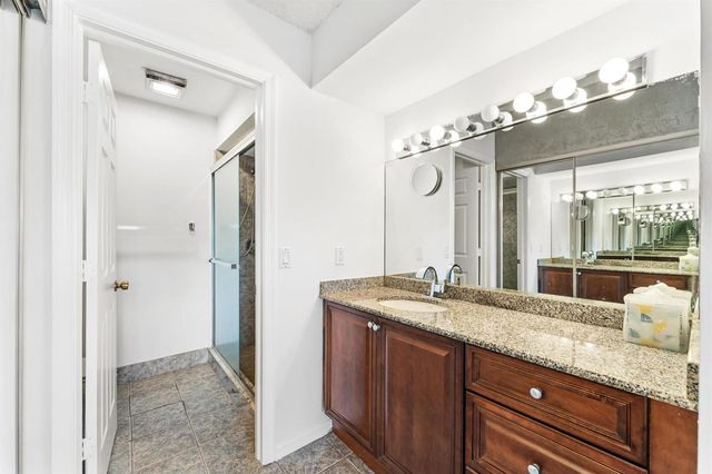 18 Vía De Casas Sur 205, Boynton Beach, FL 33426