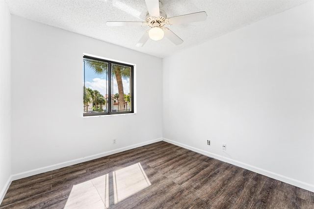 18 Vía De Casas Sur 205, Boynton Beach, FL 33426