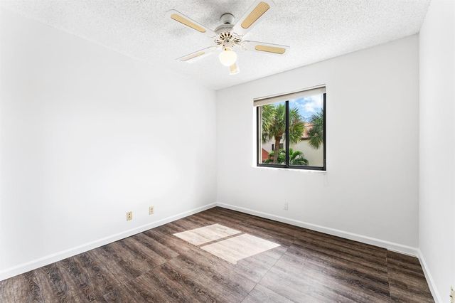 18 Vía De Casas Sur 205, Boynton Beach, FL 33426