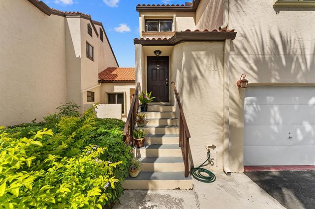 18 Vía De Casas Sur 205, Boynton Beach, FL 33426