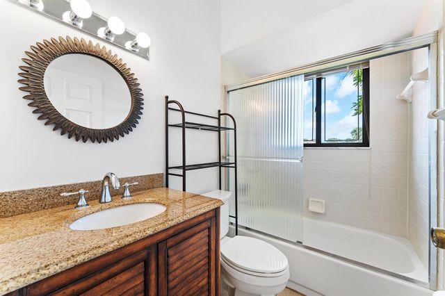 18 Vía De Casas Sur 205, Boynton Beach, FL 33426