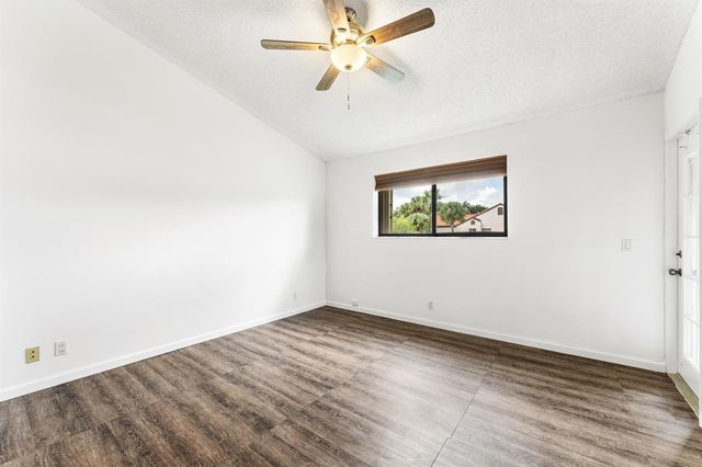 18 Vía De Casas Sur 205, Boynton Beach, FL 33426