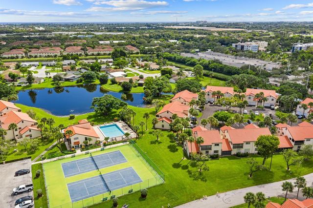 18 Vía De Casas Sur 205, Boynton Beach, FL 33426