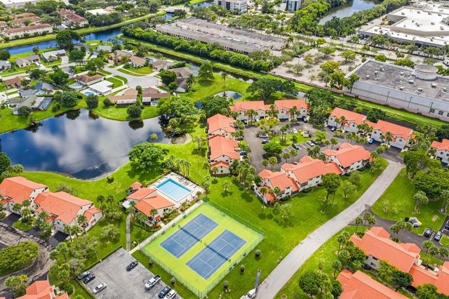 18 Vía De Casas Sur 205, Boynton Beach, FL 33426