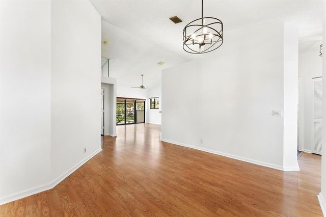 18 Vía De Casas Sur 205, Boynton Beach, FL 33426