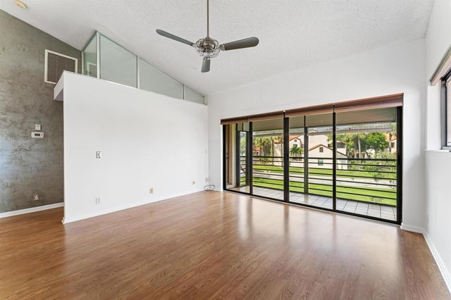 18 Vía De Casas Sur 205, Boynton Beach, FL 33426