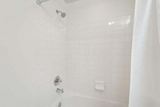 3801 Orchard Way, Powell, OH 43065