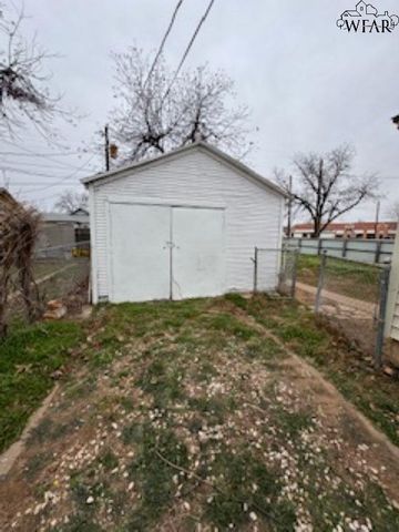 1106 TAYLOR STREET, Wichita Falls, TX 76309