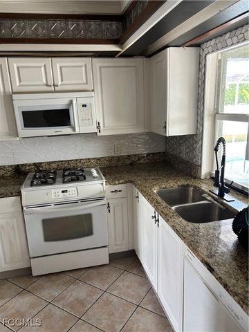 2703 SW 2nd AVE, Cape Coral, FL 33914