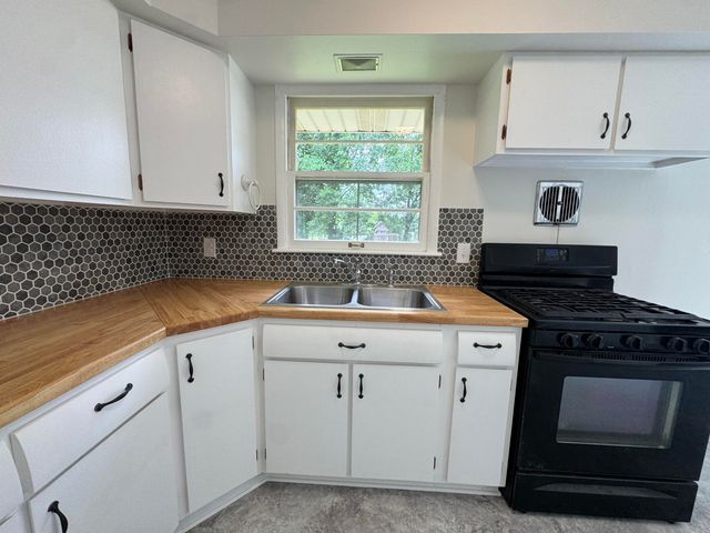 227 Eastlawn, Parma Vlg, MI 49269