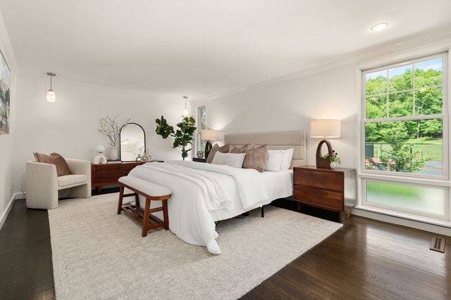 11 Oak St 45, Wellesley, MA 02482