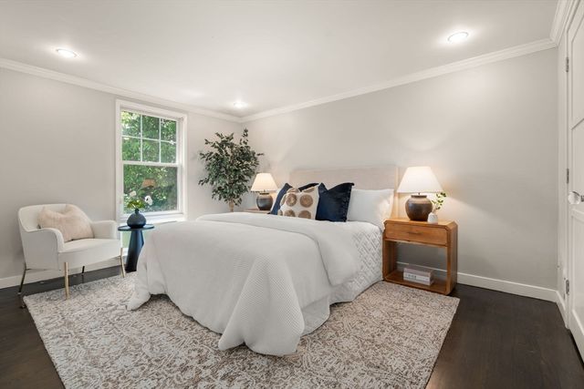 11 Oak St 45, Wellesley, MA 02482