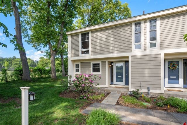 11 Oak St 45, Wellesley, MA 02482