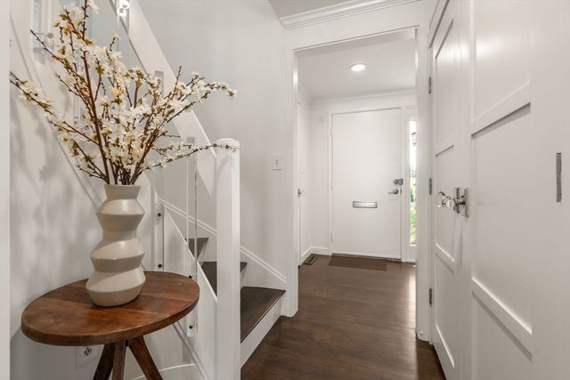11 Oak St 45, Wellesley, MA 02482