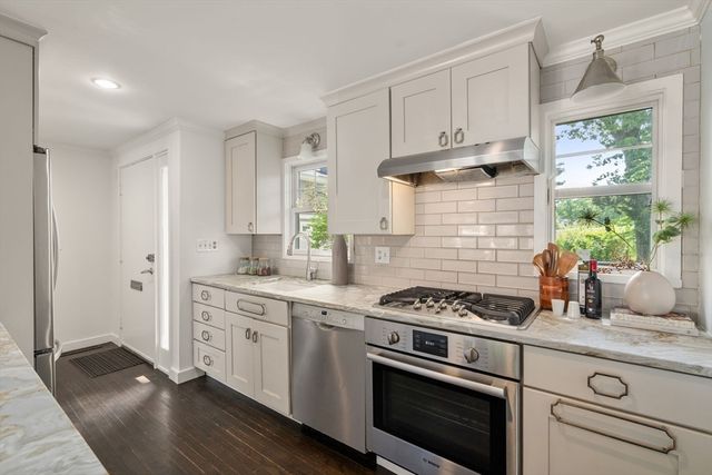11 Oak St 45, Wellesley, MA 02482