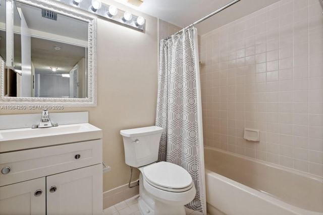 4965 E Sabal Palm Blvd 207, Tamarac, FL 33319