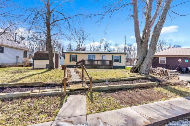 56 W Waldron Lake Drive, Wawaka, IN 46794