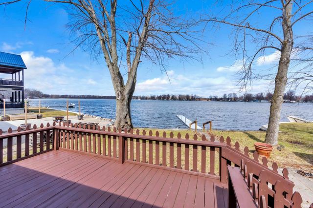 56 W Waldron Lake Drive, Wawaka, IN 46794